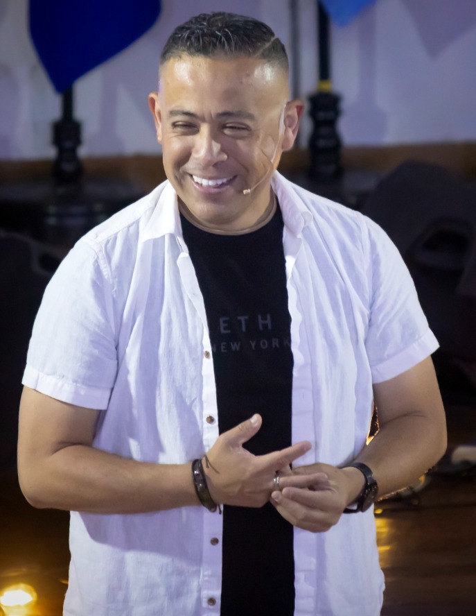 Pastor José León